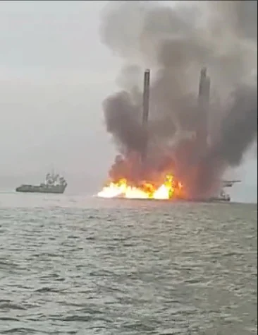Breaking: Fire Engulfs Jack-up Barge In Escravos
